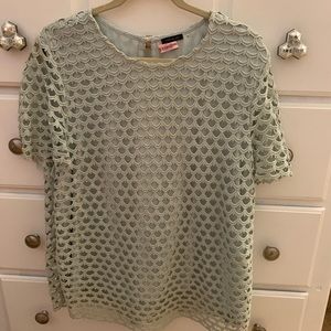 Ann Taylor short sleeved two-layer scalloped top